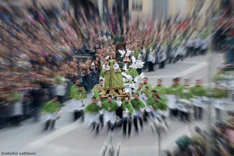 Dietro Piazza Maggiore Sulmona Bagian luar foto