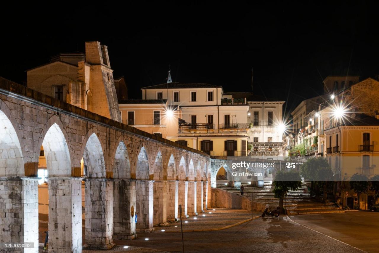 Dietro Piazza Maggiore Sulmona Bagian luar foto