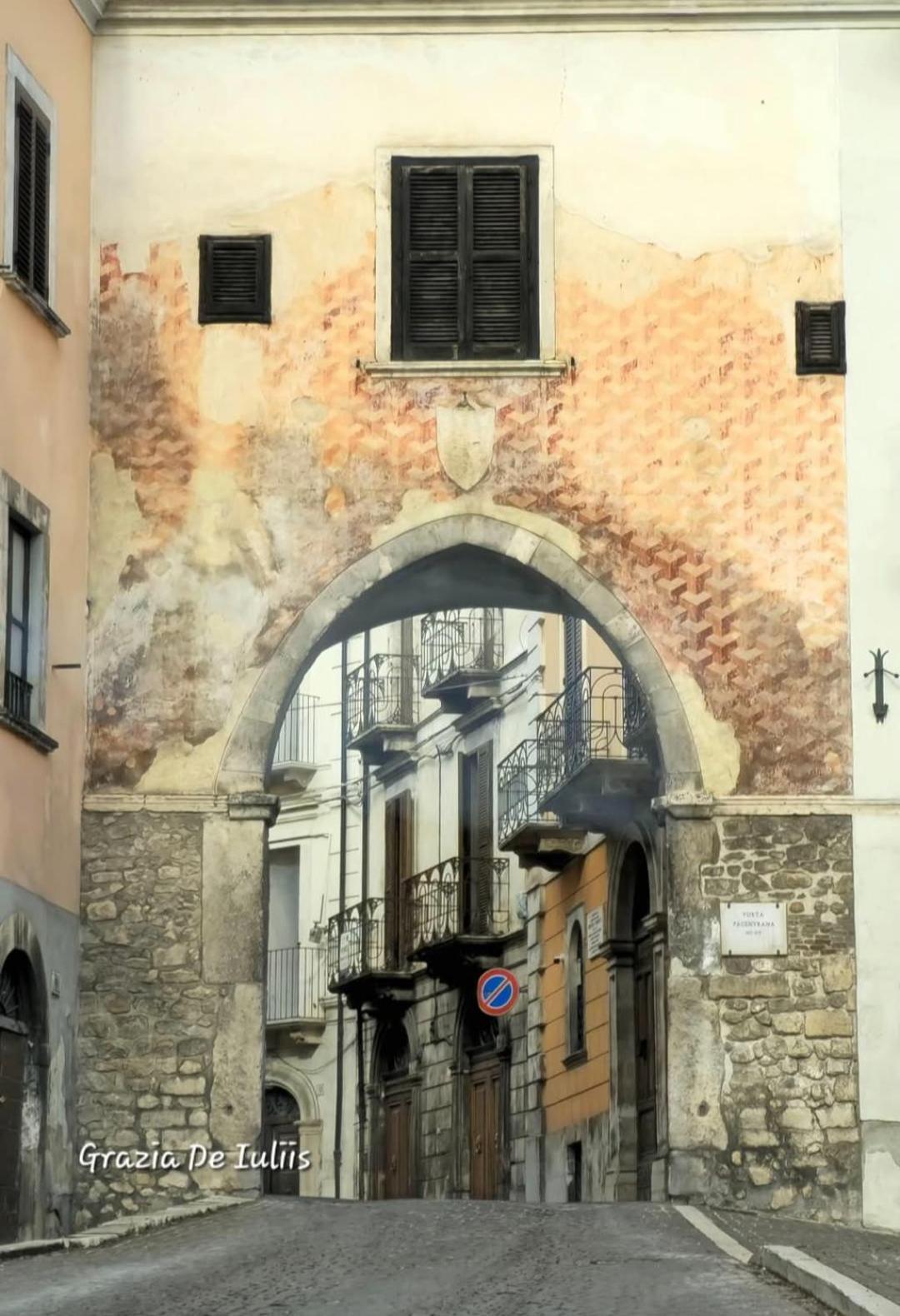 Dietro Piazza Maggiore Sulmona Bagian luar foto