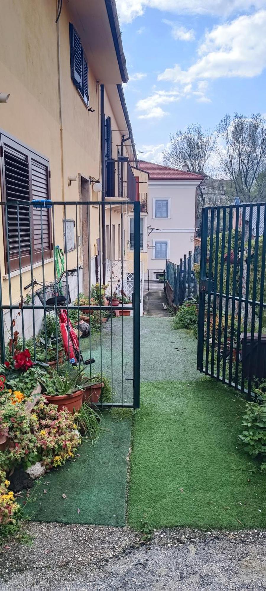 Dietro Piazza Maggiore Sulmona Bagian luar foto