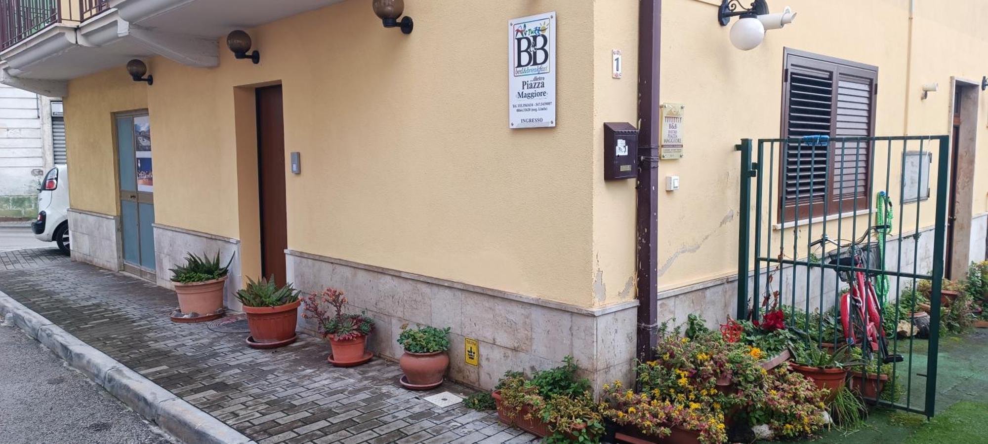 Dietro Piazza Maggiore Sulmona Bagian luar foto