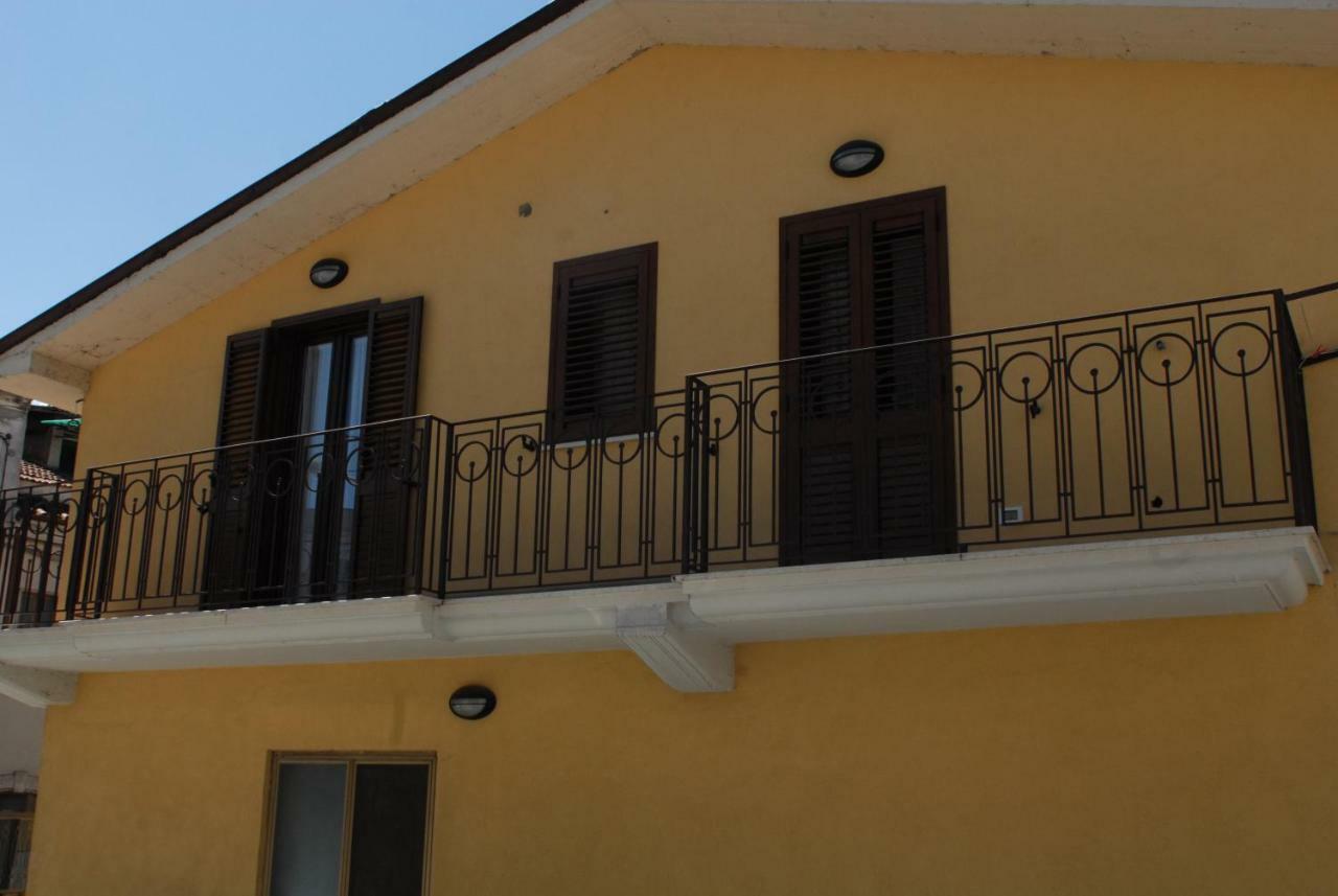 Dietro Piazza Maggiore Sulmona Bagian luar foto